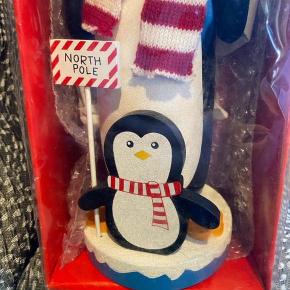 Penguin Nutcracker - Picture 4 of 4